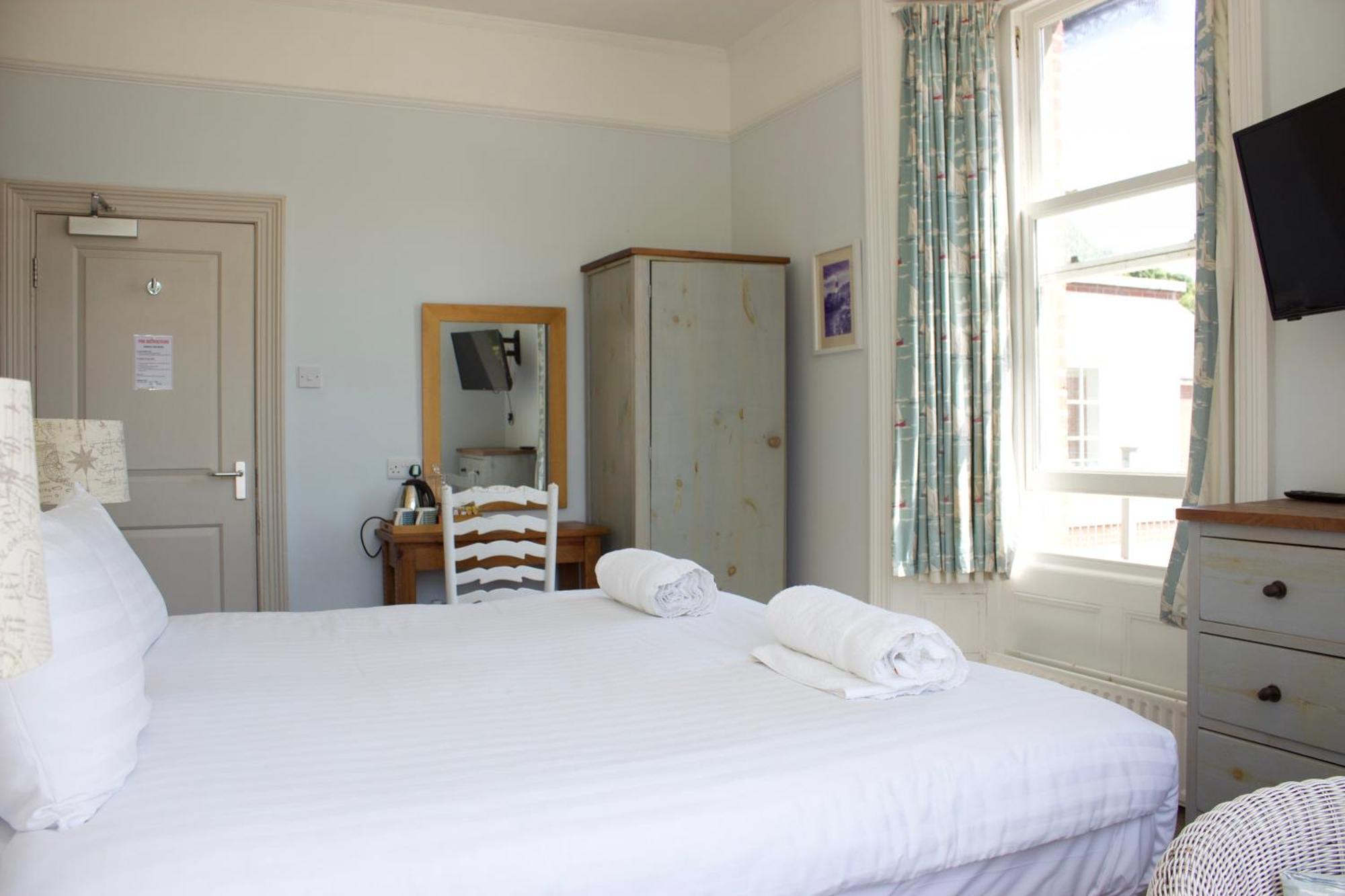 Durdle Door Hotel Лалуорт-Ков Экстерьер фото